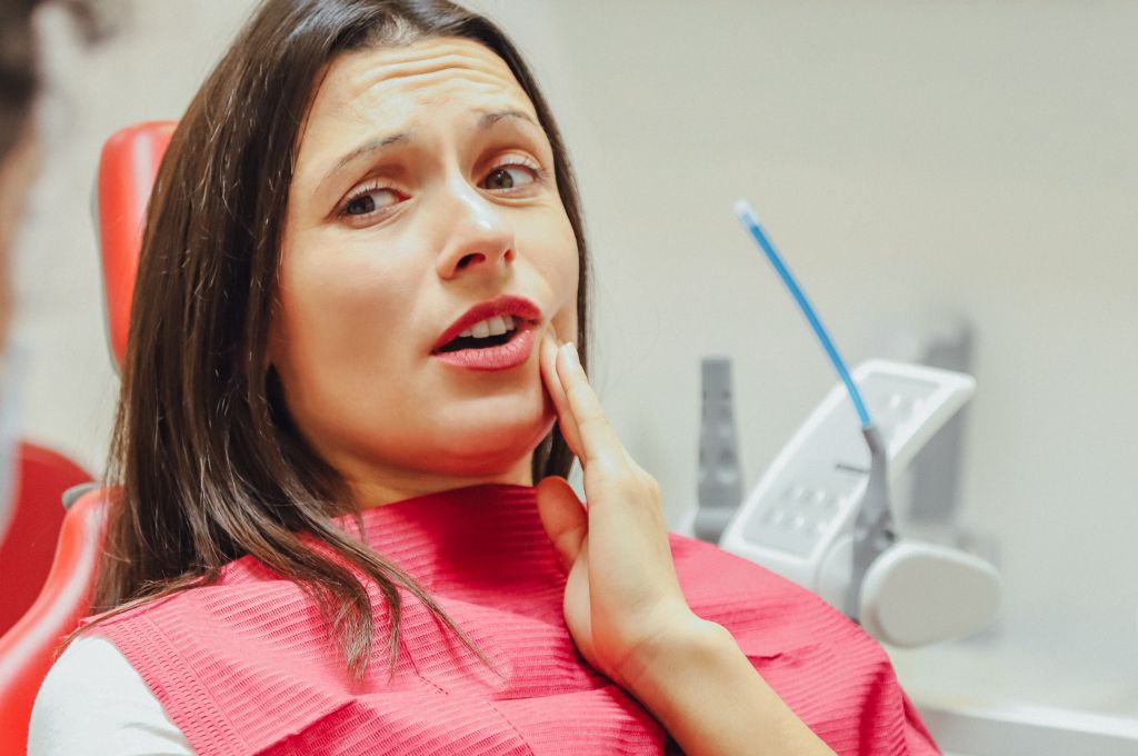 Emergency Dentistry: How to Handle Dental Emergencies and Protect Your Smile